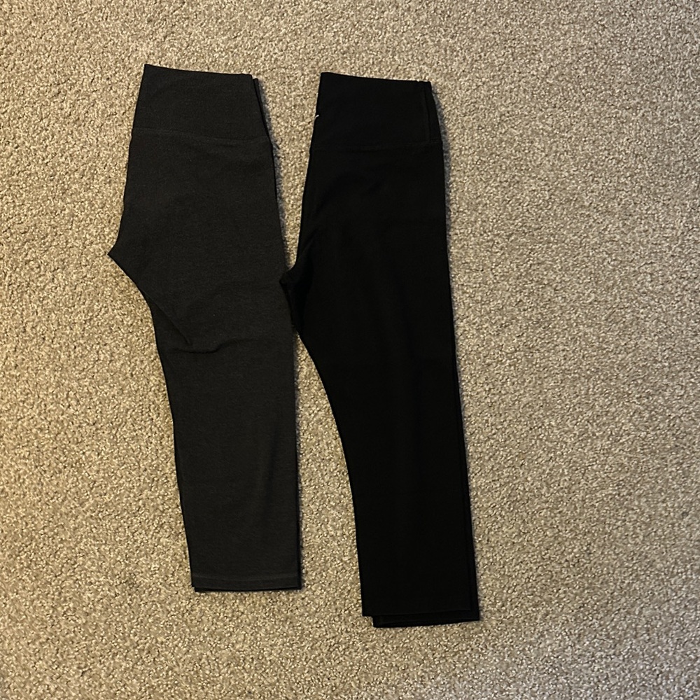 Old Navy Black and Grey Cropped Leggings